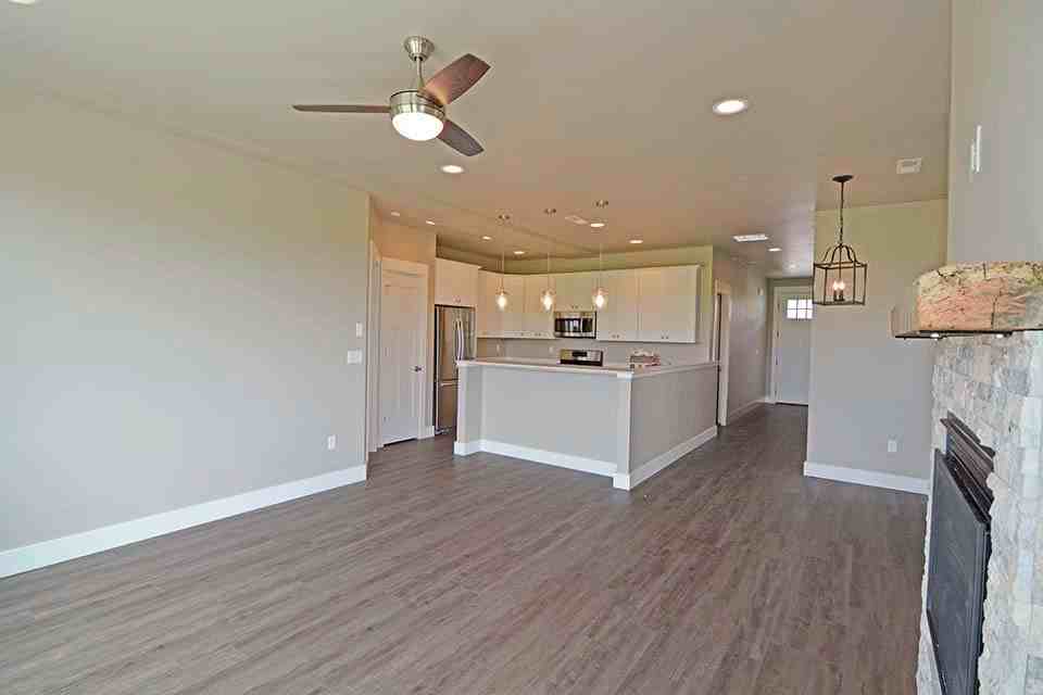 3074 Lori Ln - Photo 4 of 18