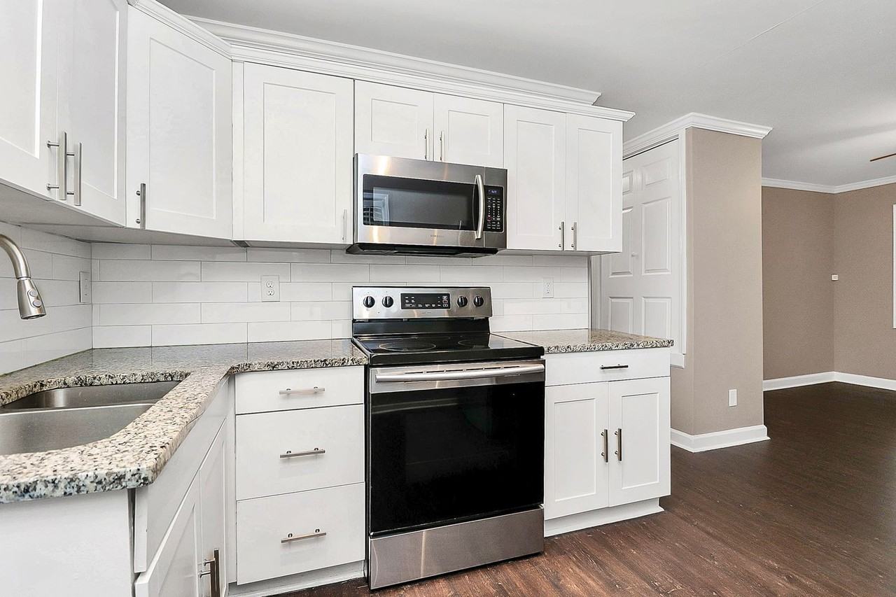 2215 Kennesaw Dr - Photo 3 of 15
