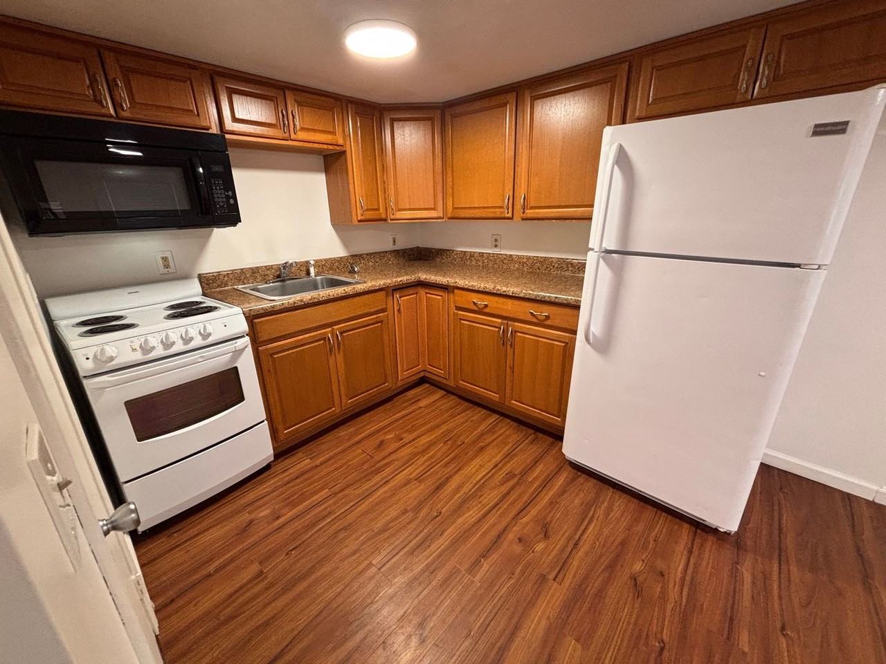 111 Cedar St #A - Photo 7 of 18