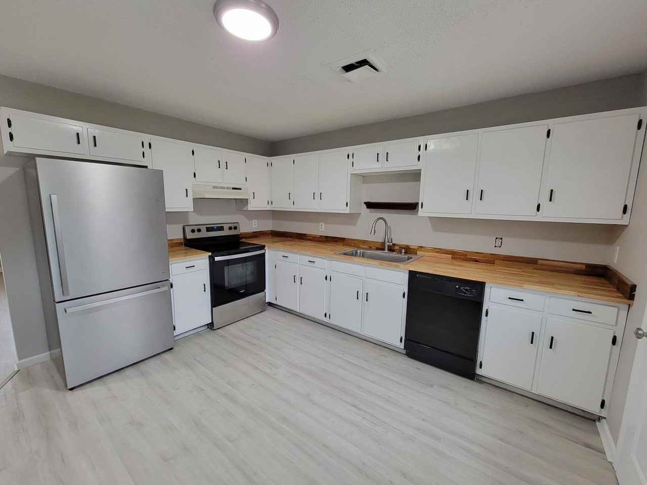 442 9th St Se - Photo 2 of 6
