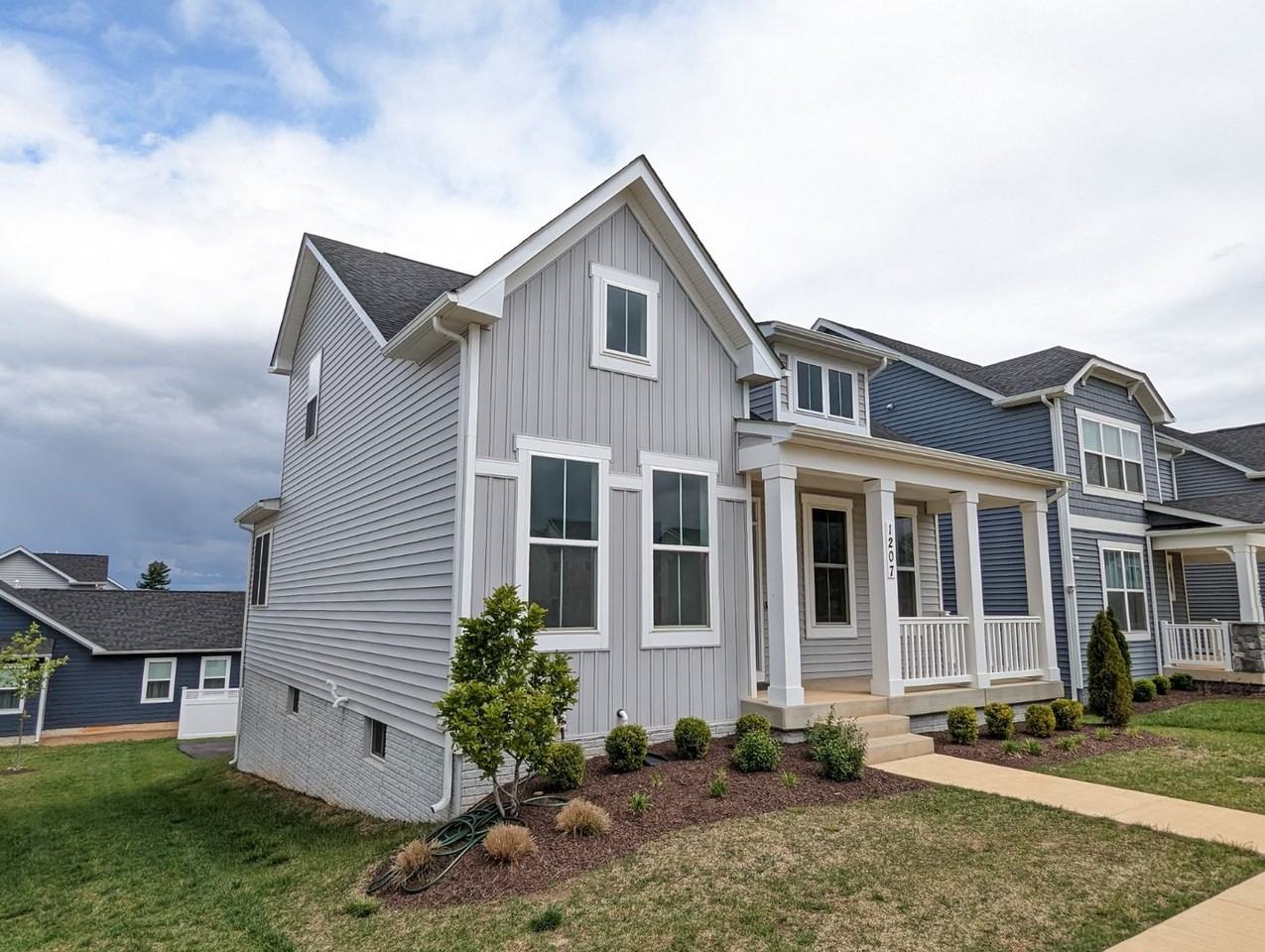 1207 Marsalis Pl - Photo 3 of 50