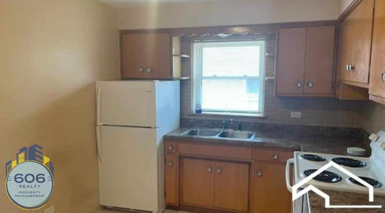 3112 Calwagner St Apt 2w - Photo 7 of 8