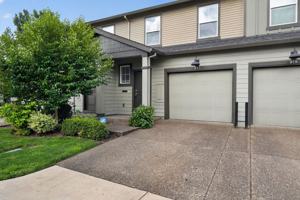 featured image of 913 N 18th Ter