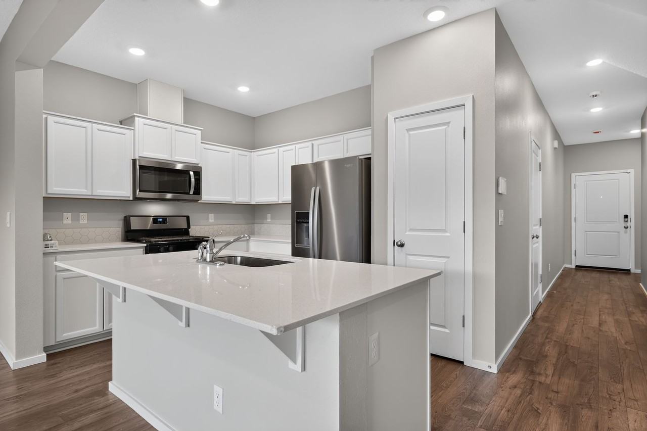 913 N 18th Ter - Photo 4 of 14