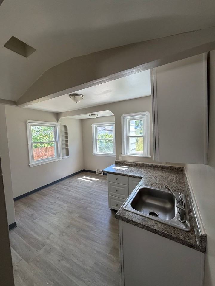 5017 E 115th St - Photo 3 of 10
