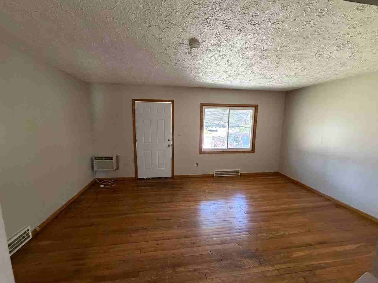 5017 E 115th St - Photo 7 of 10