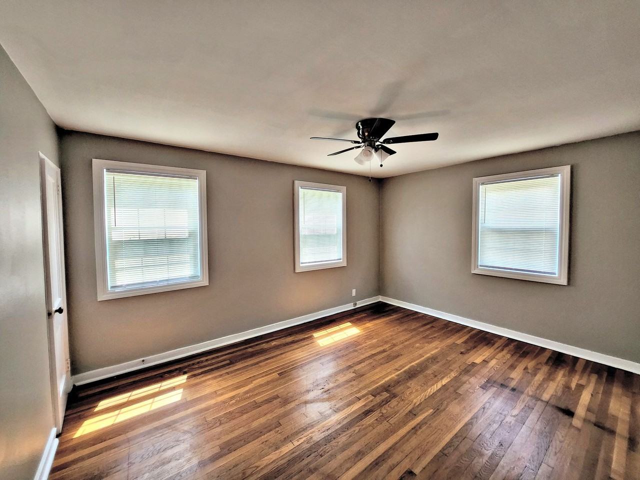 208 Goldsmith St Ne - Photo 6 of 8