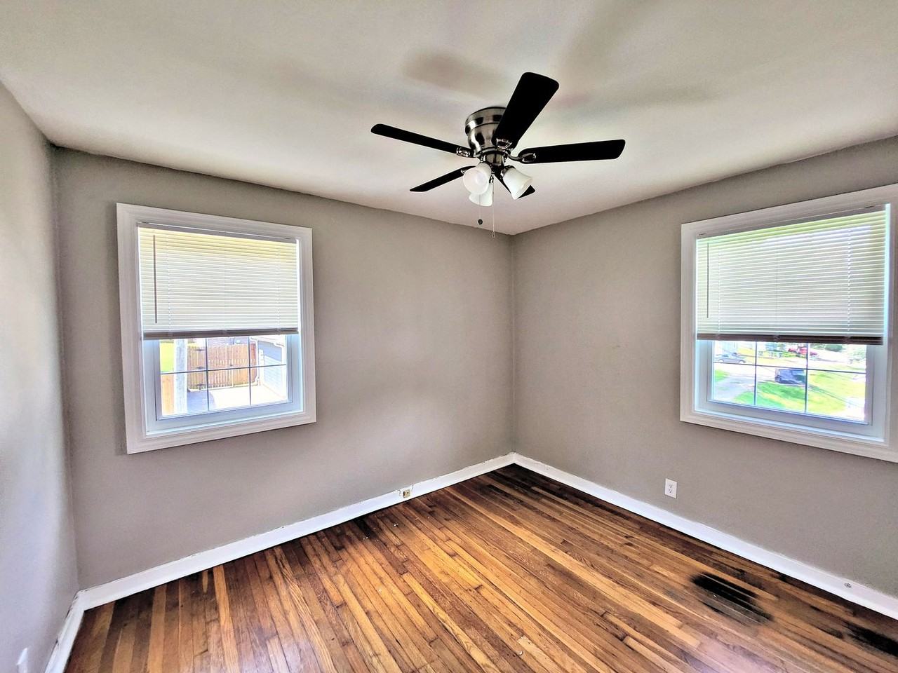 208 Goldsmith St Ne - Photo 7 of 8