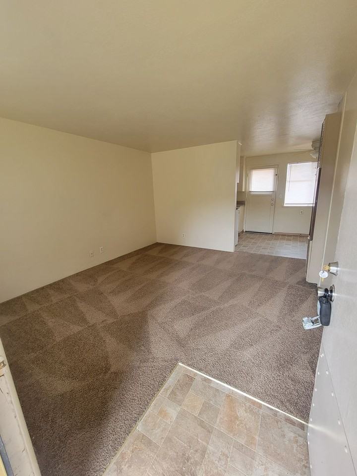 10621 47th Ave Sw #5 - Photo 6 of 12
