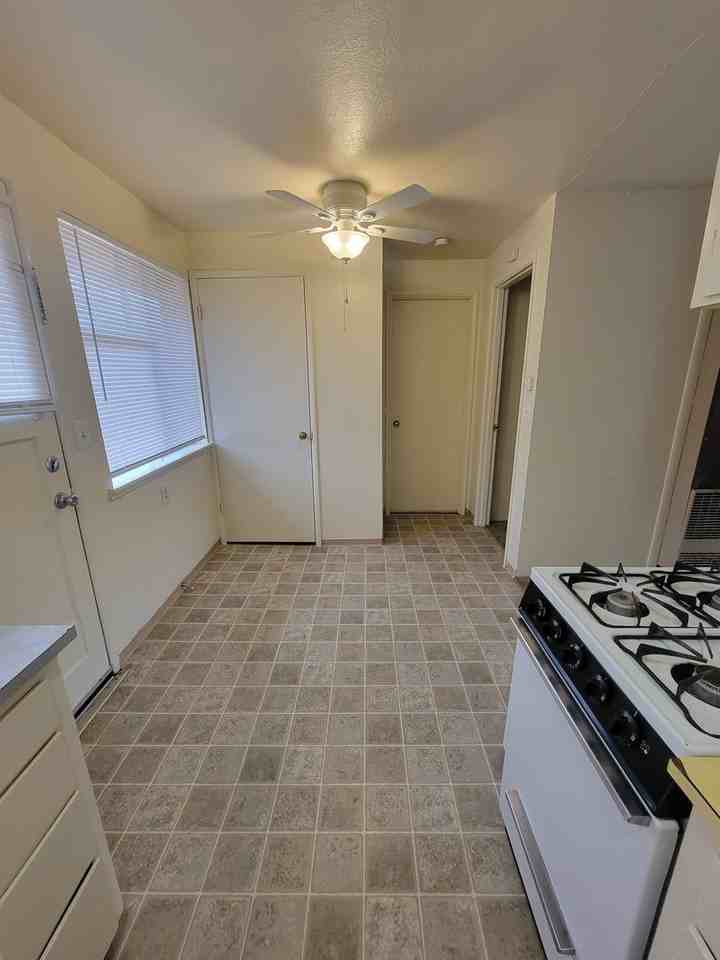 10621 47th Ave Sw #5 - Photo 7 of 12