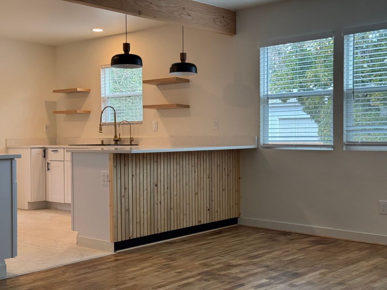5714 Traffic Way - Photo 4 of 26