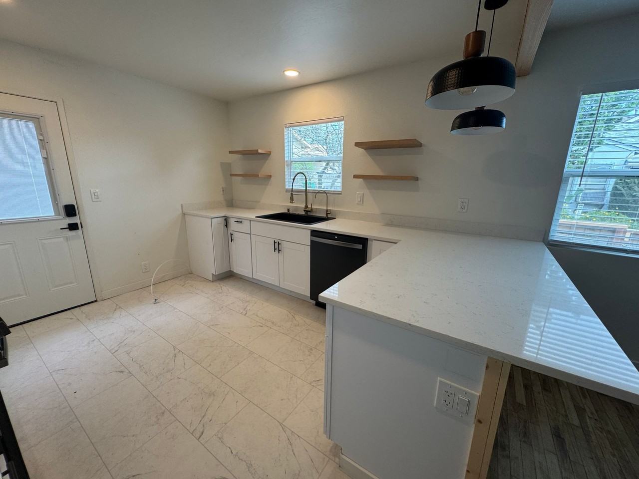 5714 Traffic Way - Photo 7 of 26