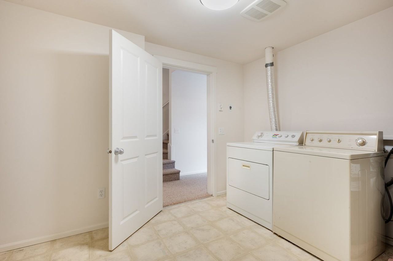 410 W Barrett St - Photo 7 of 27