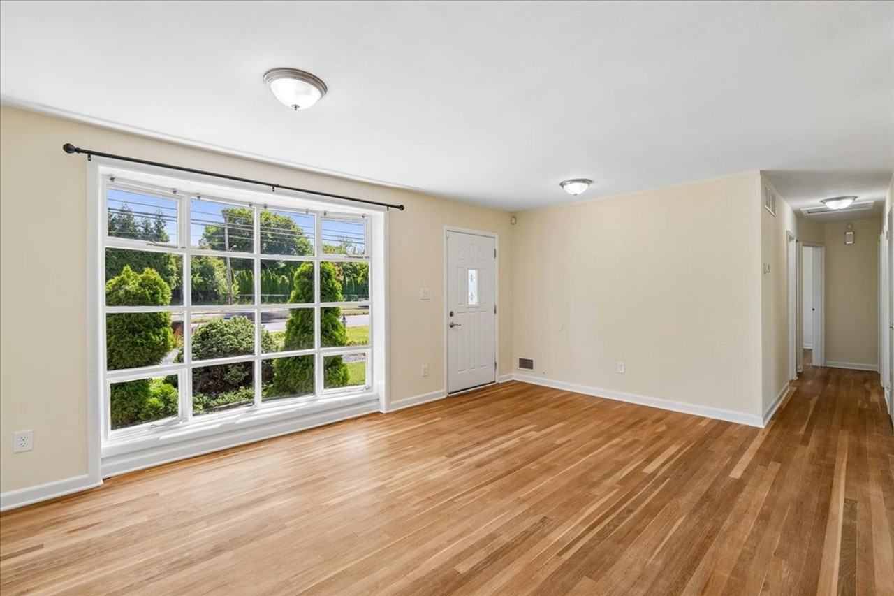 13012 Georgia Ave - Photo 4 of 31