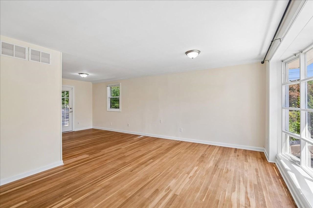 13012 Georgia Ave - Photo 5 of 31