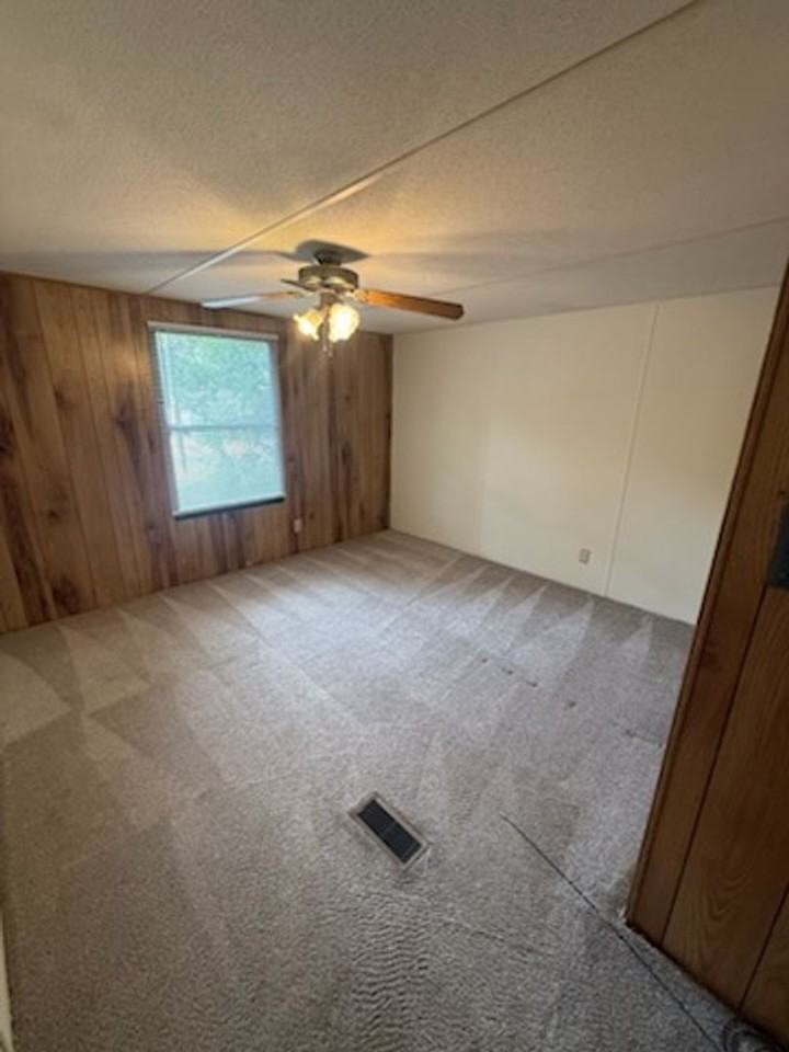 530 Springdale Dr - Photo 4 of 8