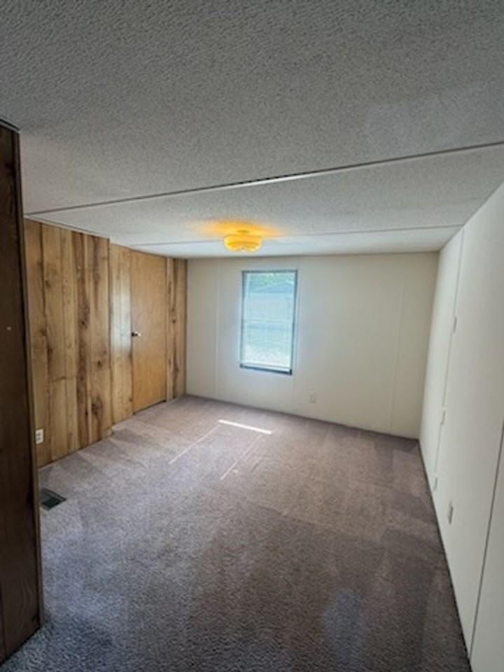 530 Springdale Dr - Photo 5 of 8