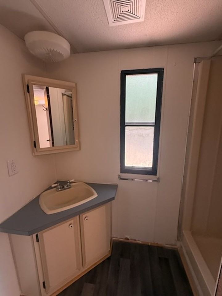 530 Springdale Dr - Photo 7 of 8