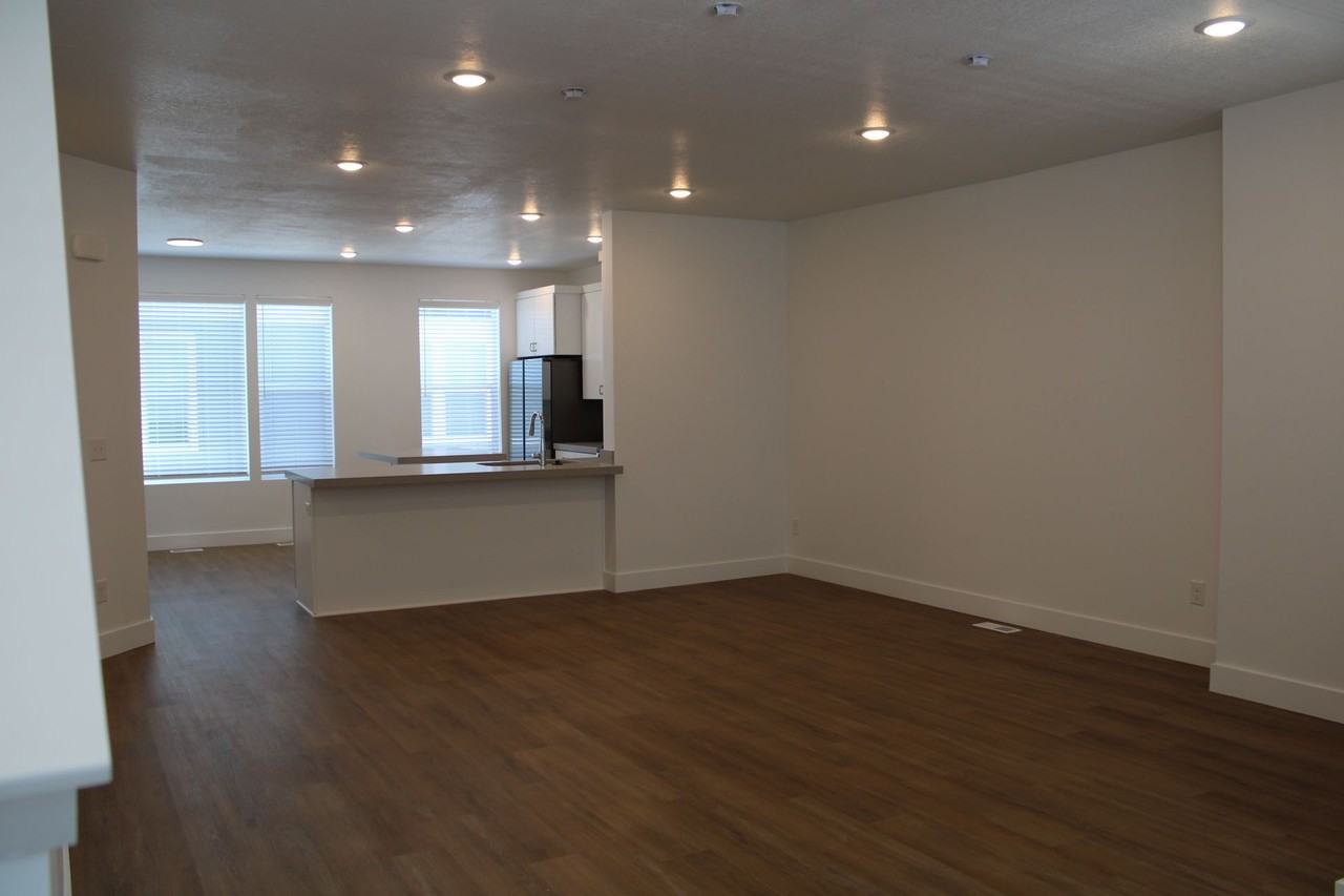 1784 W 200 S - Photo 5 of 31