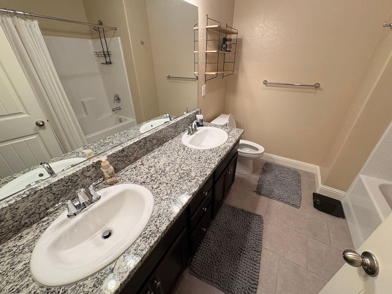 1121 S Manzanita St - Photo 6 of 13