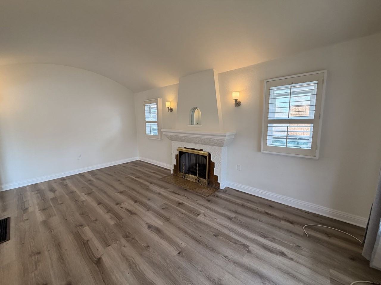 7307 S Halldale Ave - Photo 5 of 26
