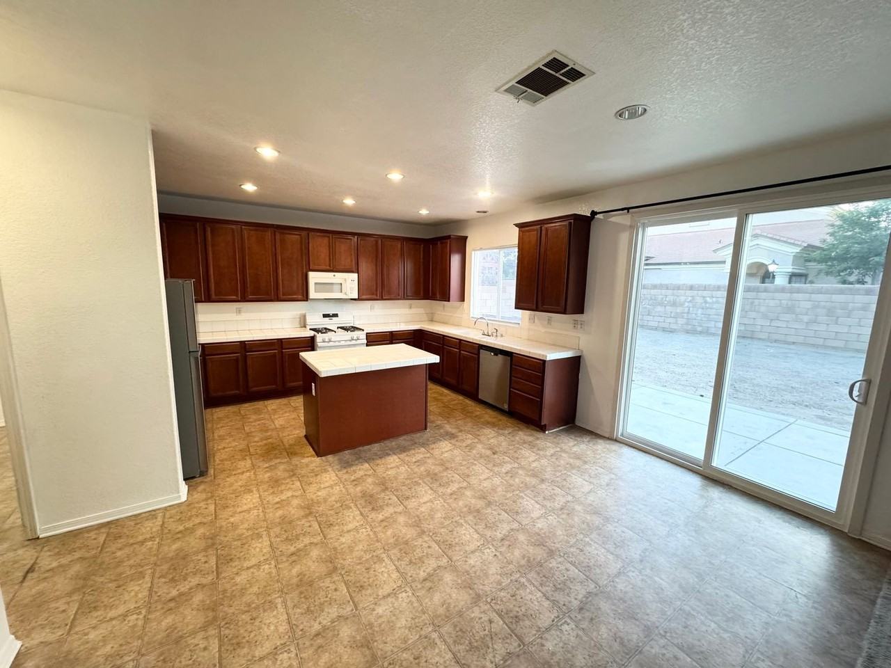 44341 Camellia St - Photo 7 of 25