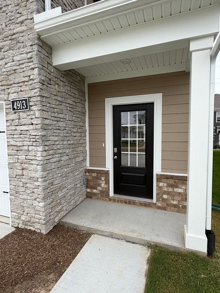 4913 Mowbray Way - Photo 2 of 30