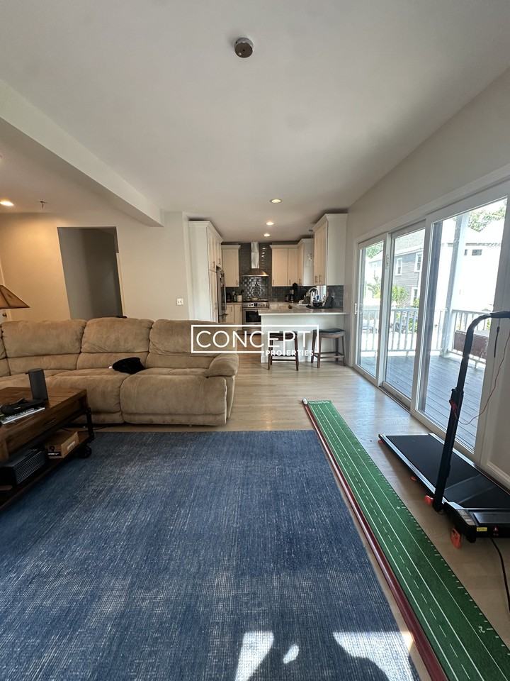 331 Savin Hill Ave - Photo 4 of 18