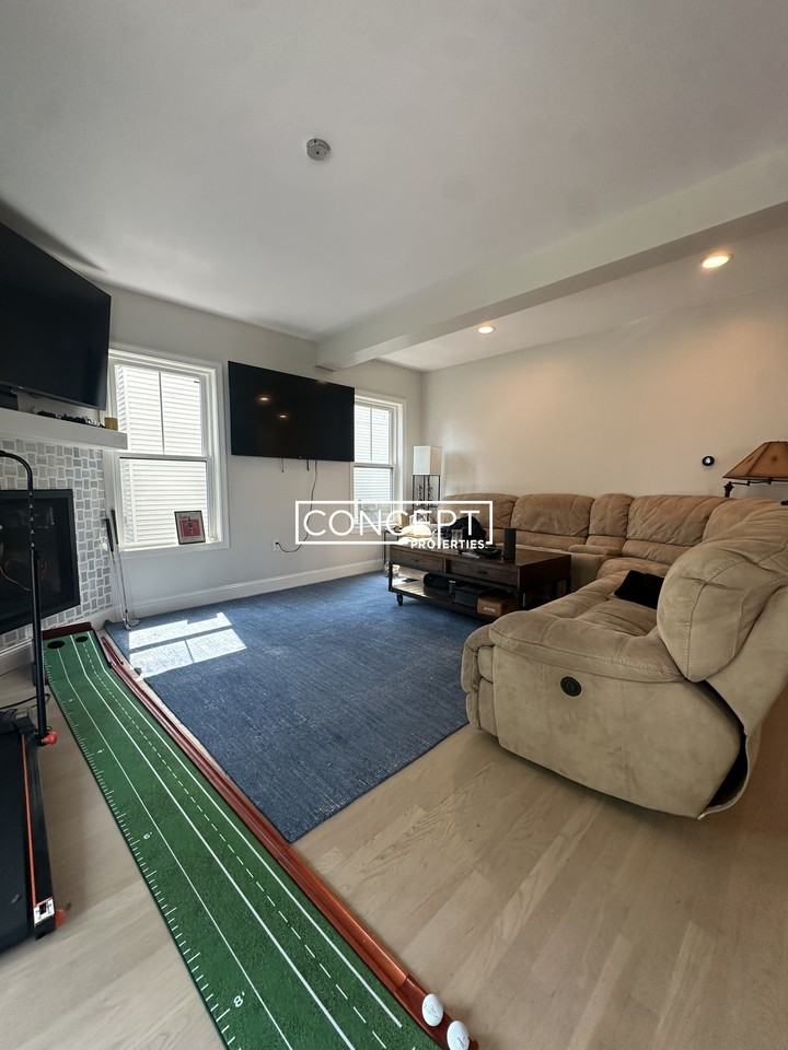 331 Savin Hill Ave - Photo 5 of 18