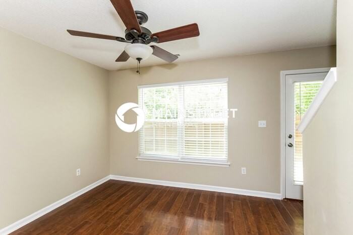 126 Hampshire Dr - Photo 3 of 18