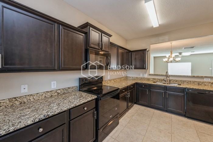148 Aaron St - Photo 5 of 16