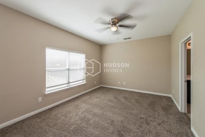 148 Aaron St - Photo 7 of 16