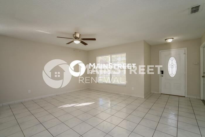 3740 Dartford Dr - Photo 5 of 17