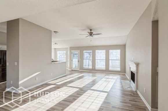 245 Lake Forest Dr - Photo 3 of 13