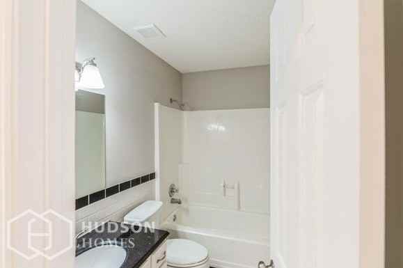 245 Lake Forest Dr - Photo 5 of 13