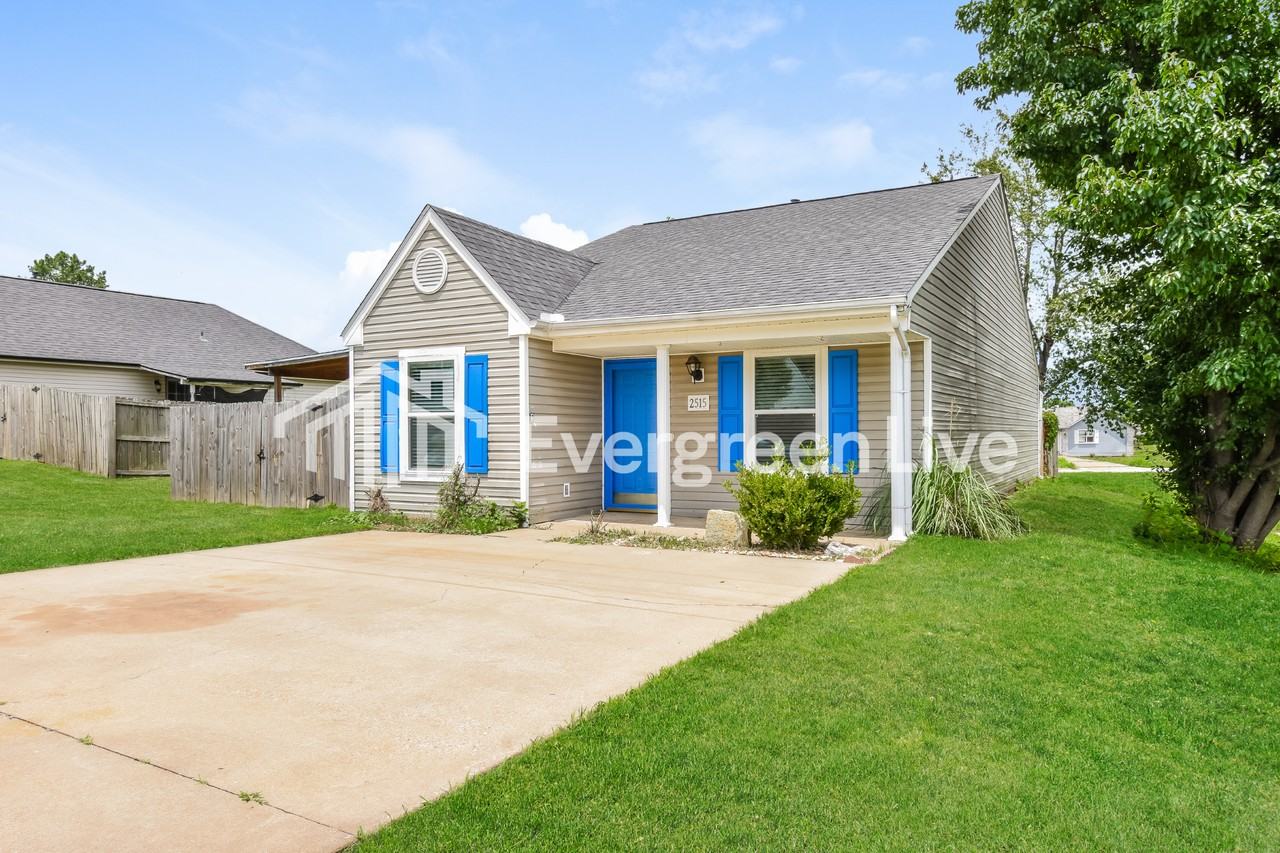 2515 W Ash St - Photo 2 of 15