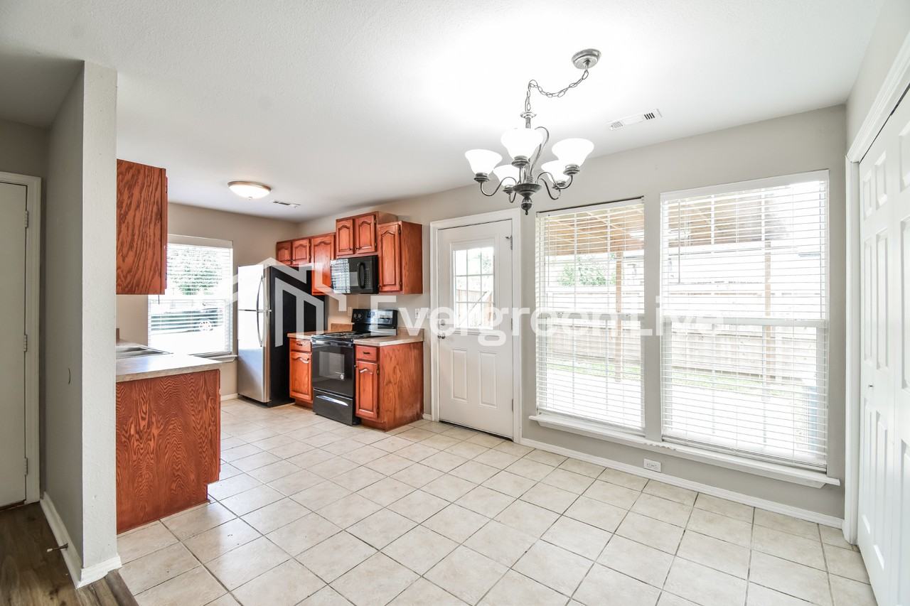 2515 W Ash St - Photo 5 of 15