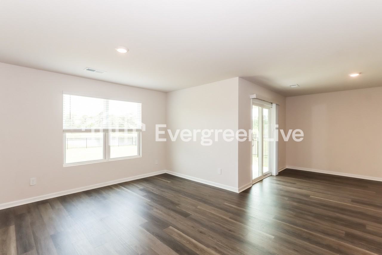 1190 Ridgeford Dr - Photo 4 of 16