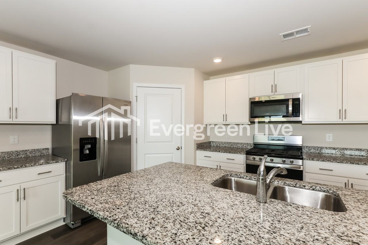 1190 Ridgeford Dr - Photo 6 of 16