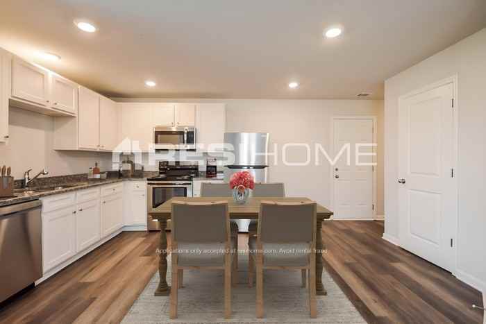 205 Chimney Ridge Ln - Photo 2 of 24