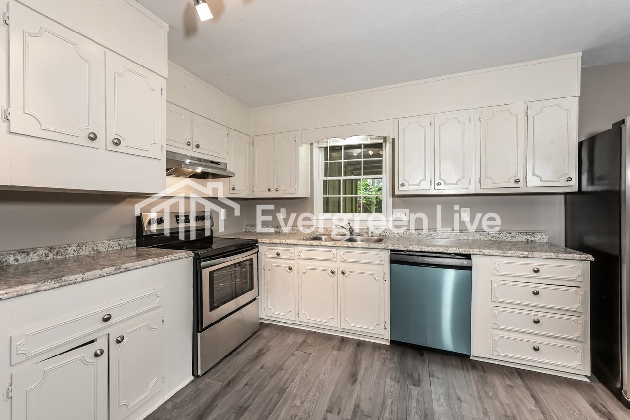 4428 Cary Dr - Photo 4 of 15