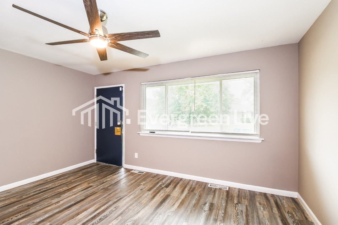 7318 Gerardini Dr - Photo 3 of 15