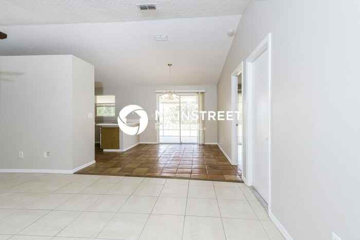 1562 Sw Calmar Ave - Photo 6 of 16