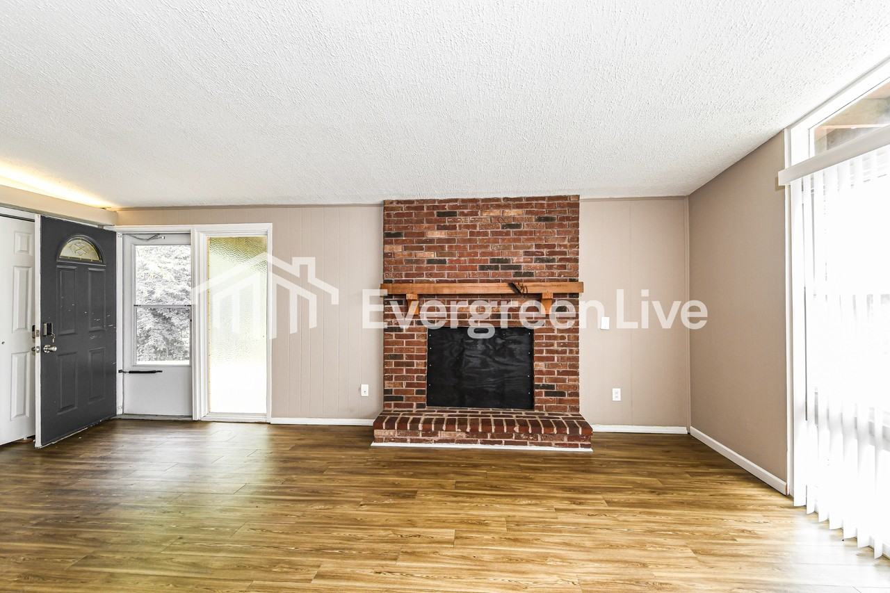 440 Countryside Dr - Photo 3 of 15
