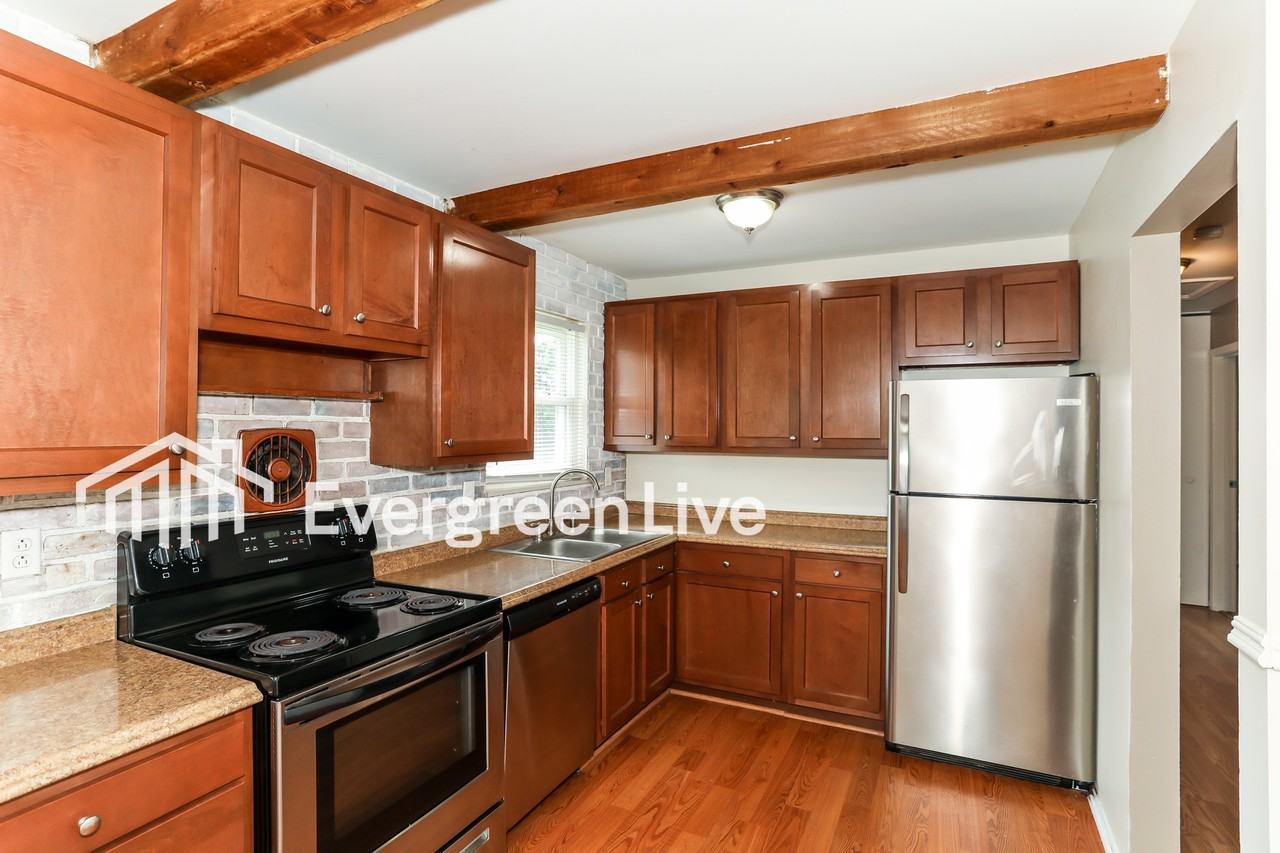 7043 Gracely Dr - Photo 5 of 15