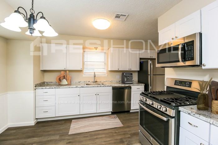 613 Howard Ct - Photo 3 of 18