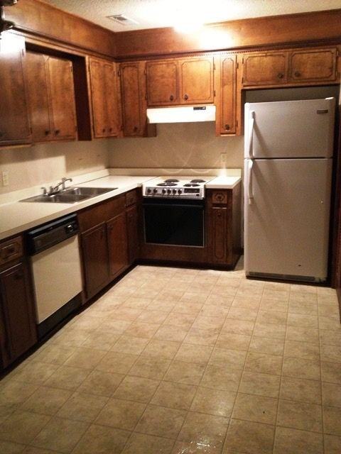 1985 Coral Way - Photo 2 of 8