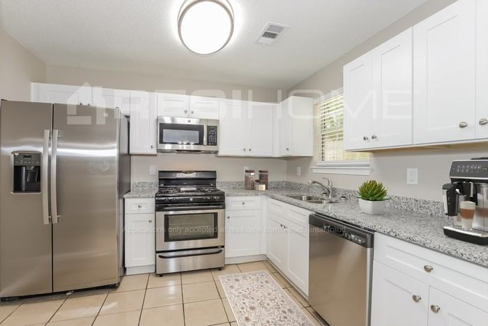 2264 Creekview Trl - Photo 2 of 18