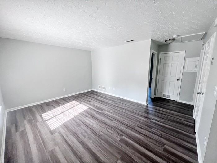2612 Crisnic Ct #2612 - Photo 2 of 10