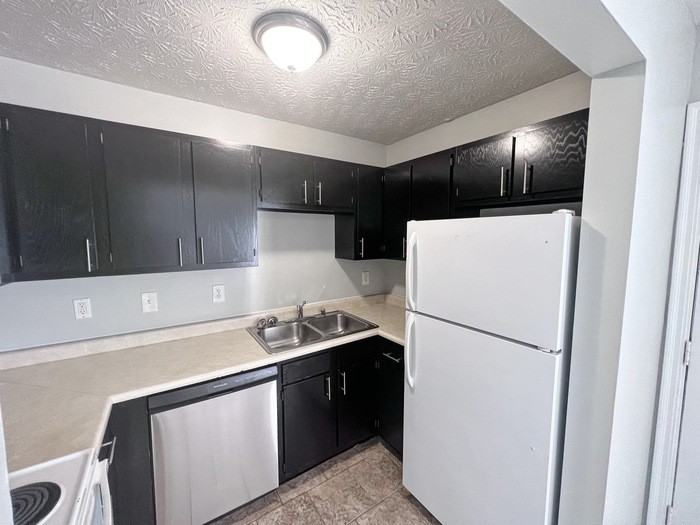 2612 Crisnic Ct #2612 - Photo 4 of 10